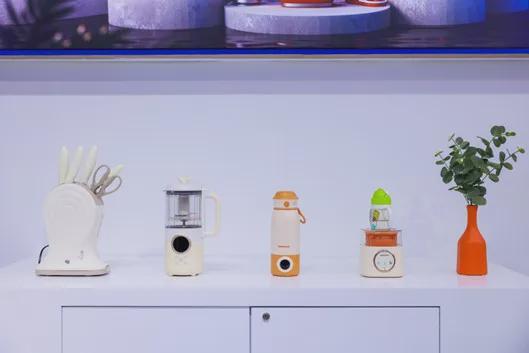 裊裊煙火氣中的時(shí)尚新篇 AWE2025上海家電展引領(lǐng)服飾零售新潮流